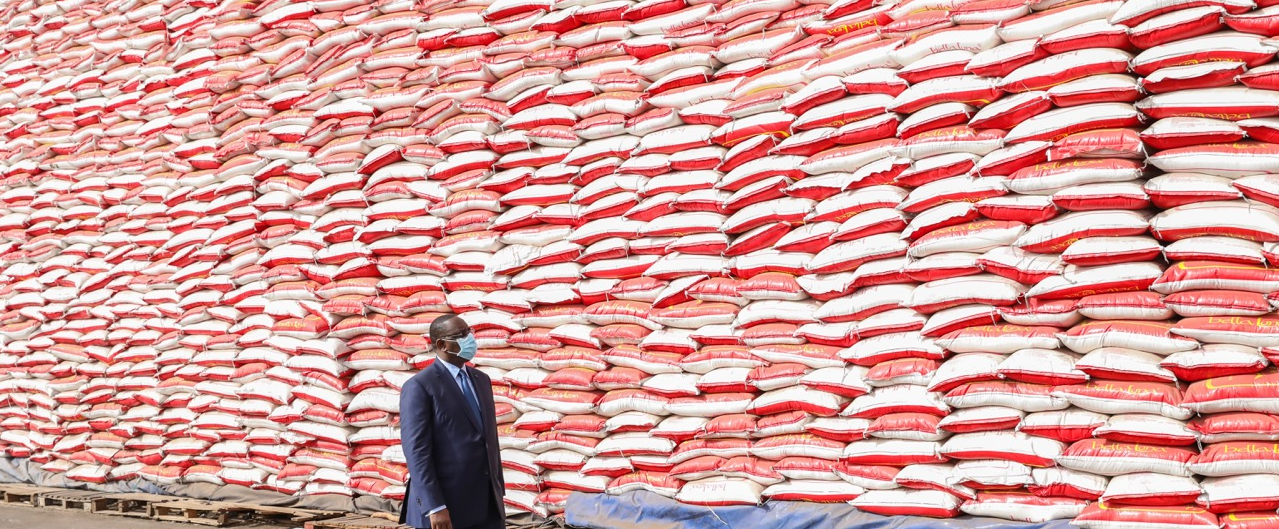 Aide alimentaire d’urgence : Macky Sall réceptionne le 1er lot de vivres (vidéo)