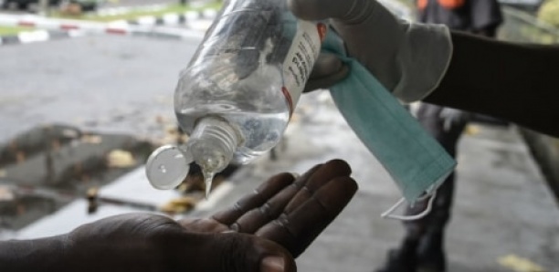 Alerte : “Le gel hydro-alcoolique altérerait la qualité du sperme chez l’homme et entraînerait des fausses couches chez la femme”