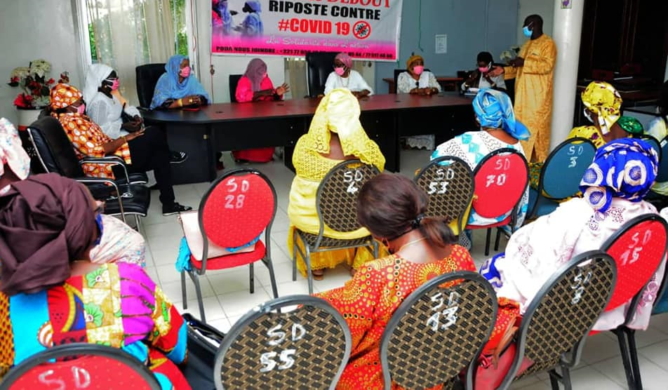 Riposte covid-19 : Les Femmes Debout à Grand-Dakar pour sensibiliser et distribuer des masques (images)