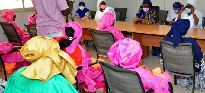 Riposte/covid-19 : Les femmes Debout dans la commune de la Médina (images)