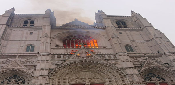 France: important incendie à la cathédrale de Nantes