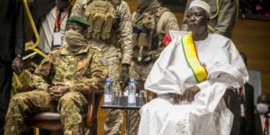 Mali: le président de la Transition et le Premier ministre emmenés au camp militaire de Kati