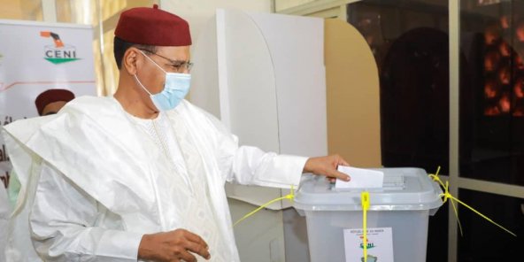 Présidentielle au Niger : un second tour entre Mohamed Bazoum et Mahamane Ousmane
