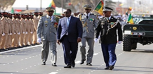 Le soutien sans famille de Macky à l’Armée