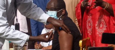 Covid-19 : Le Sénégal reçoit  300 mille doses de vaccins de la Chine