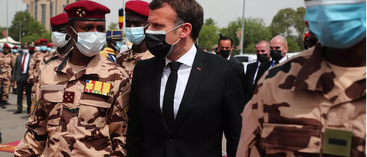 Tchad: Emmanuel Macron et les présidents du Sahel évoquent la transition civilo-militaire