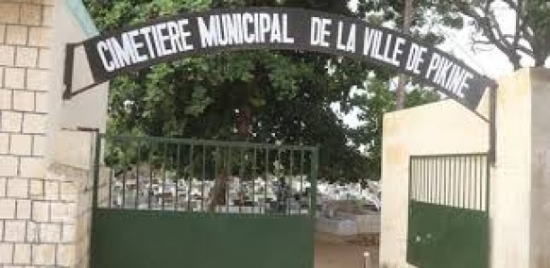 Pikine : Macky signe un décret d’extension du cimetière musulman