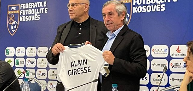 Kosovo : Giresse sur le banc (officiel)