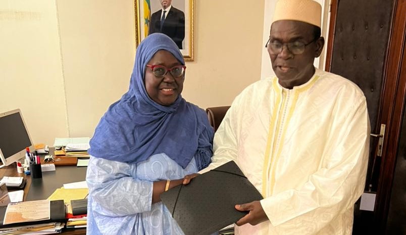 Législatives : Adji Mergane Kanouté remet ses 500 parrains à Aymérou Gningue