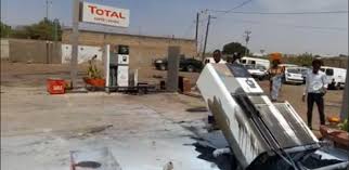 Le saccage des stations d’essence continue avec plus d’un milliard de perte : les gestionnaires haussent le ton