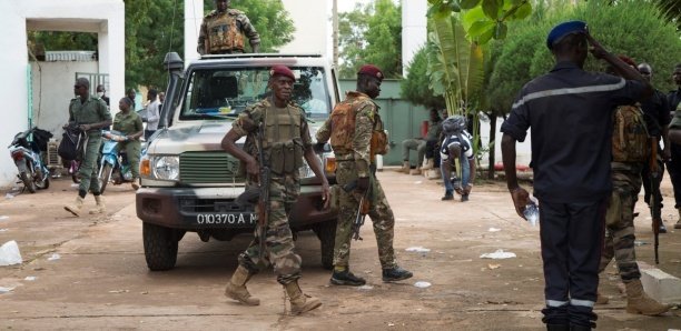 Mali: au moins 15 soldats et trois civils tués dans trois attaques coordonnées (armée)