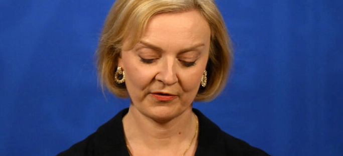 Royaume-Uni: Liz Truss s’excuse de ses «erreurs» mais ne compte pas démissionner