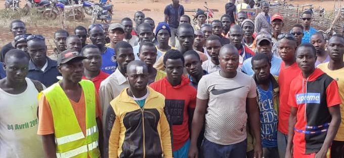 Kédougou : Les populations de Khossanto imposent un blocus aux camions des sociétés minières