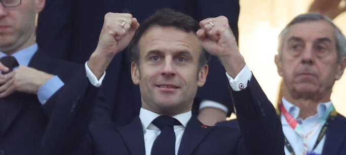 Mondial 2022 : Emmanuel Macron s’envole pour le Qatar avec des stars du ballon rond, dont Nkunku