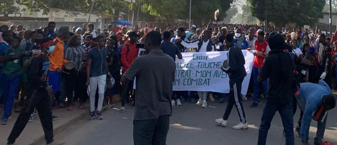 Ziguinchor : concert de casseroles des étudiants de l’Ucad contre Sonko (vidéos)