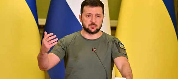 Ukraine : le président Zelensky réclame un “tribunal spécial” à La Haye sur l’invasion russe