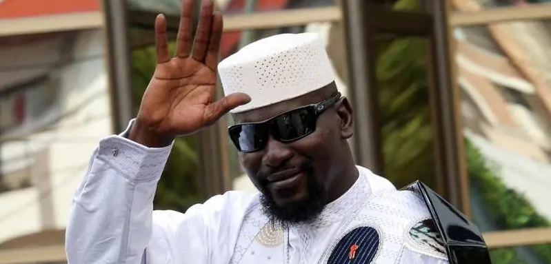 Le chef de la junte guinéenne remporte la présidence lors d’une élection controversée