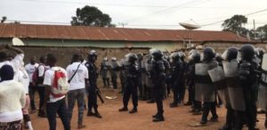 Gambie : 30 pirogues de Sénégalais brûlées, 280 compatriotes réfugiés dans une école, après les émeutes