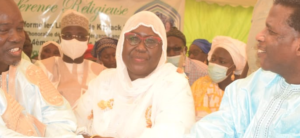 Kaolack : Adji Mergane Kanouté distribue des vivres en marge de la conférence religieuse qu’elle a organisée