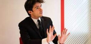 Candidature de Sonko: Juan Branco annonce une mauvaise nouvelle
