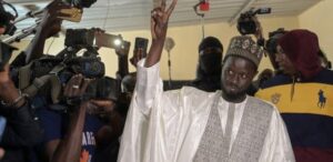Premières tendances : Bassirou Diomaye Faye obtient 56,7%, Amadou Ba 31% (statisticien)